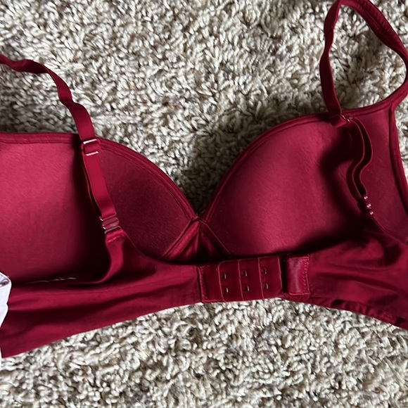 Hardly worn/like new No-Wire Body by Victoria bra by Victoria’s Secret in maroon - Picture 3 of 4